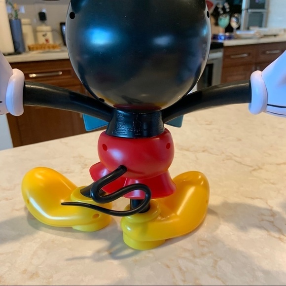 Mickey Mouse 90th Anniversary Sippy Cup NEW - Picture 4 of 4